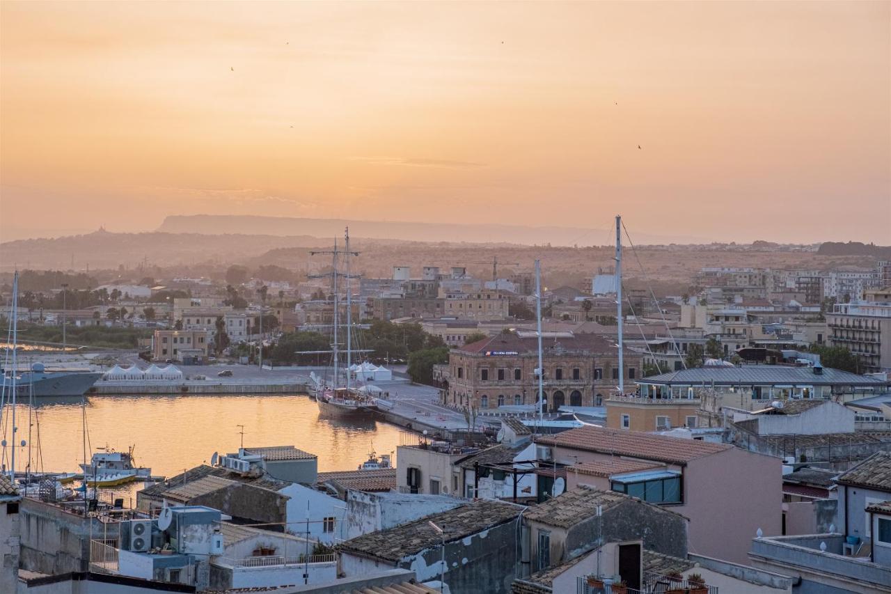 Palazzo Gilistro Bed & Breakfast Сиракуза Екстериор снимка