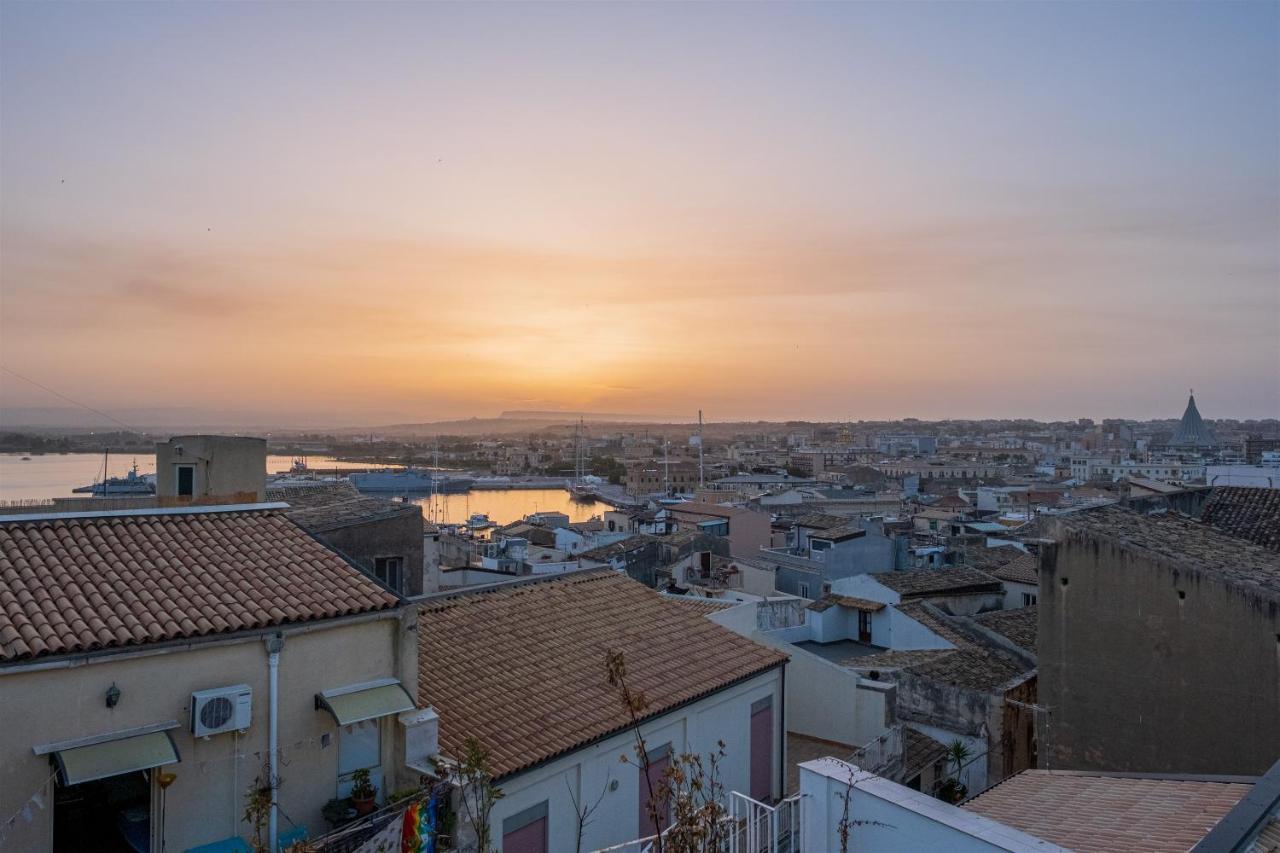 Palazzo Gilistro Bed & Breakfast Сиракуза Екстериор снимка